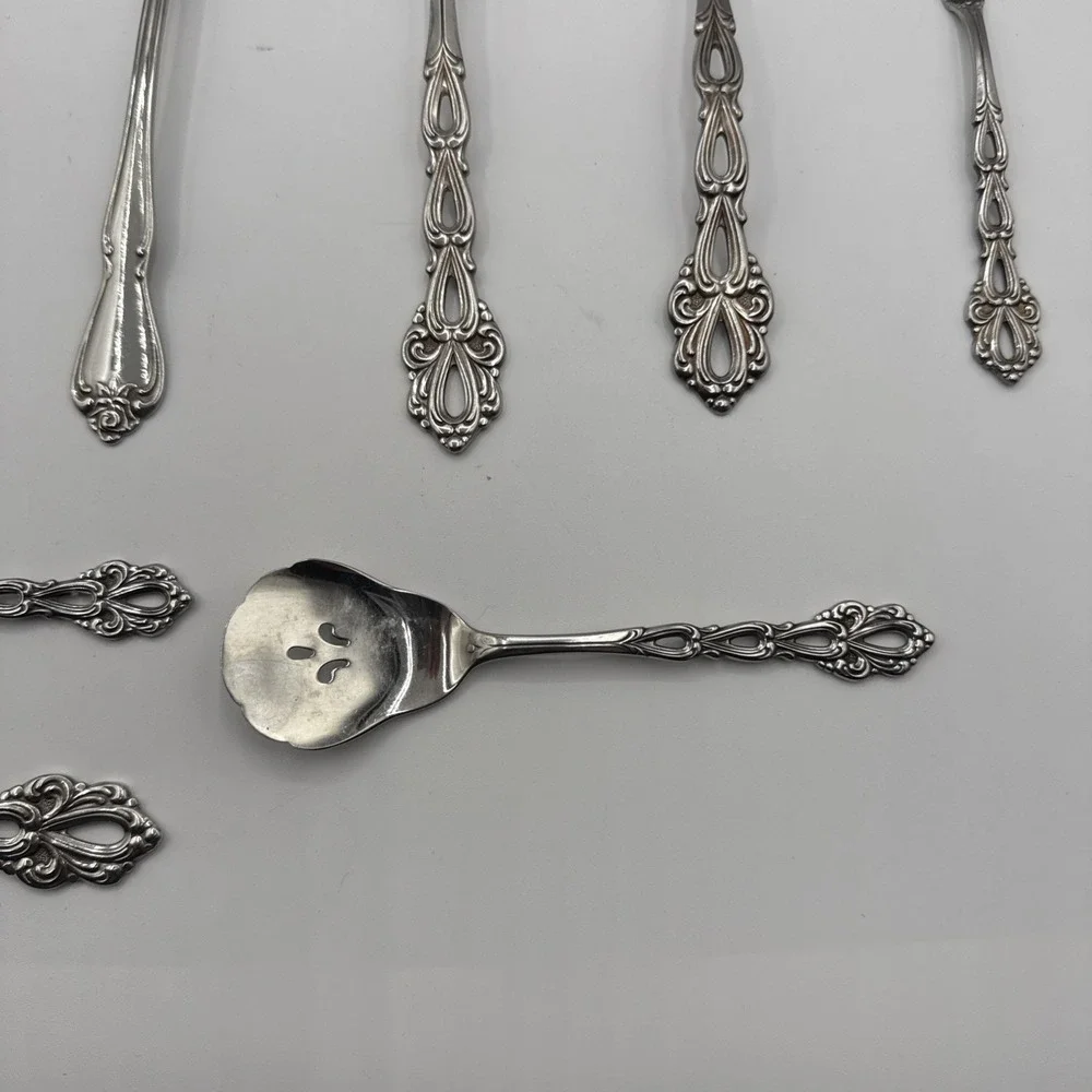 Oneida Chandelier 10 Different Pcs Dinner Fork + Community Stainless Flatware